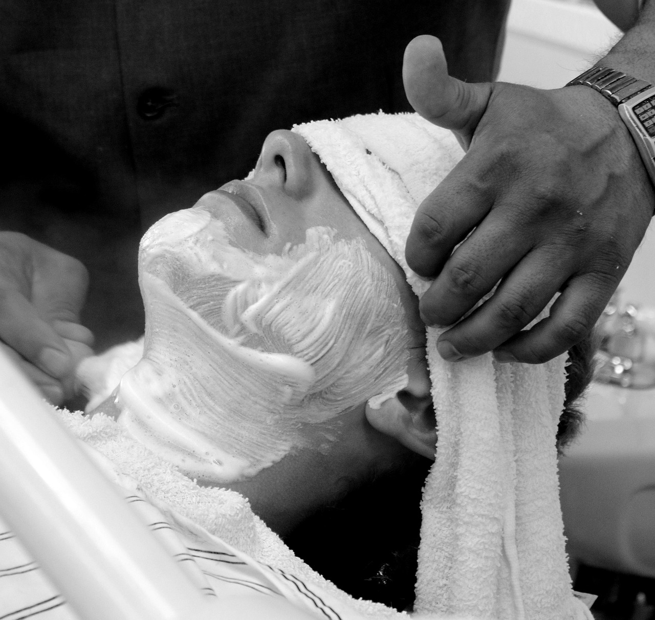Your first hot towel shave: what happens in the chair